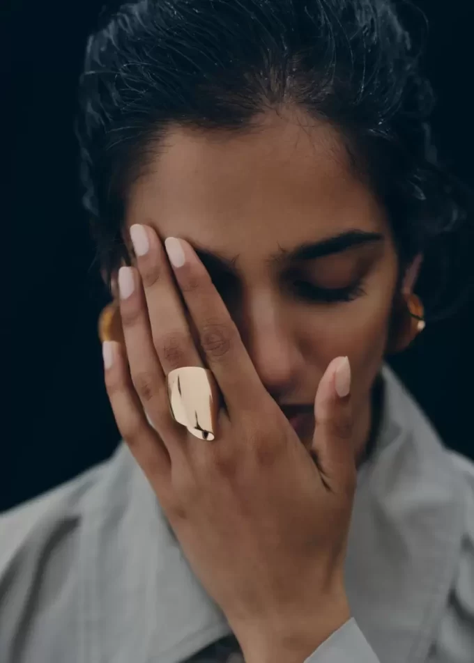 Anillo Draped Éole Edición bañado en oro de 24 quilates