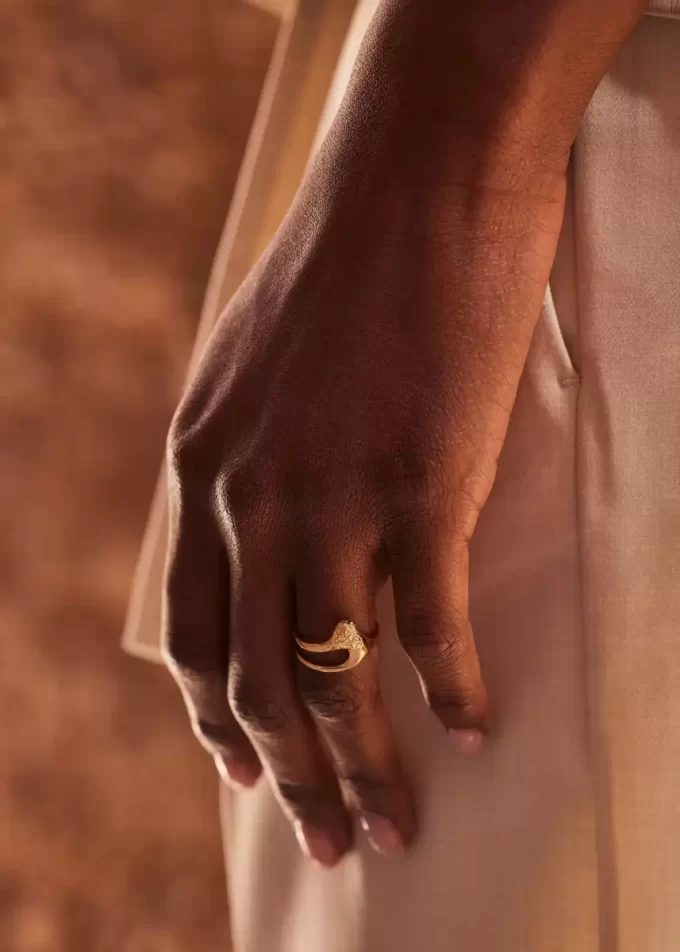 Anillo Eroz Fine Ring Edition bañado en oro de 24 quilates