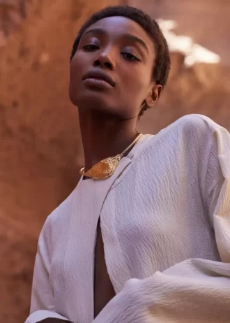 Edición de collar Eroz bañado en oro de 24 quilates