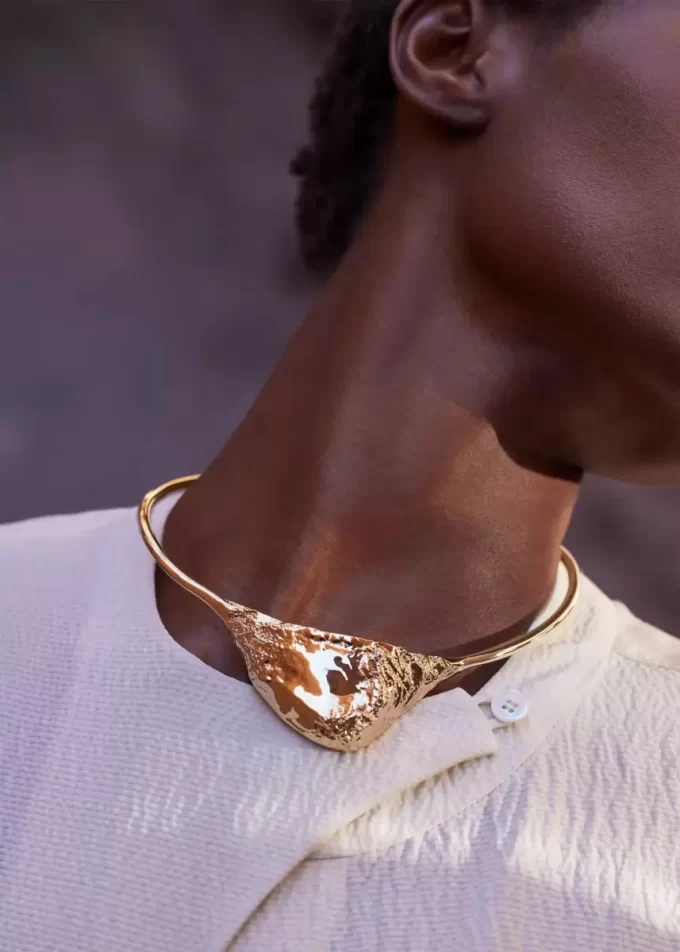 Edición de collar Eroz bañado en oro de 24 quilates