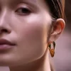 Pendientes de aro Éole Slim Edición bañados en oro de 24 quilates Pendientes de aro Éole Slim Edición bañados en oro de 24 quilates