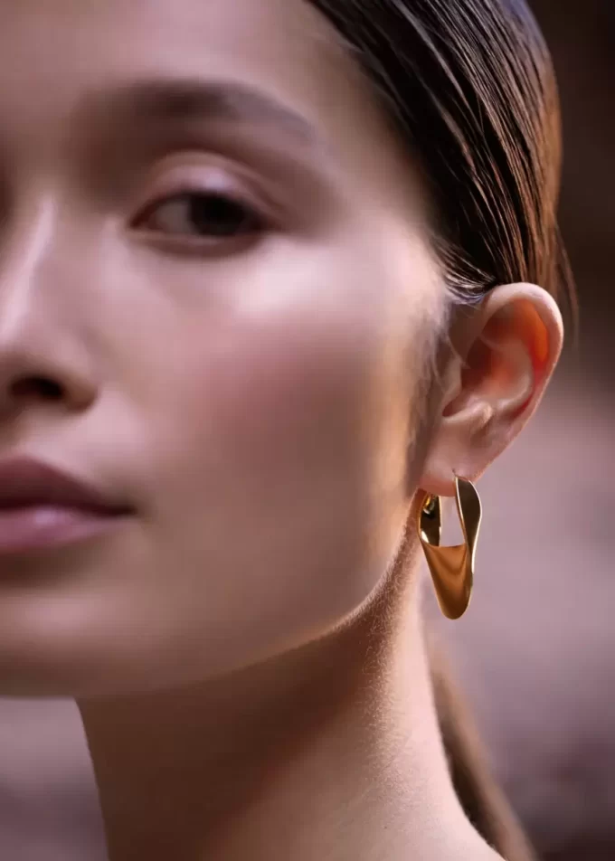 Pendientes de aro Éole Slim Edición bañados en oro de 24 quilates Pendientes de aro Éole Slim Edición bañados en oro de 24 quilates