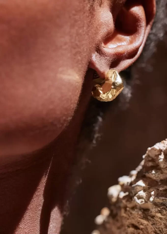 Pendientes Eroz Edición Stud bañados en oro de 24 quilates